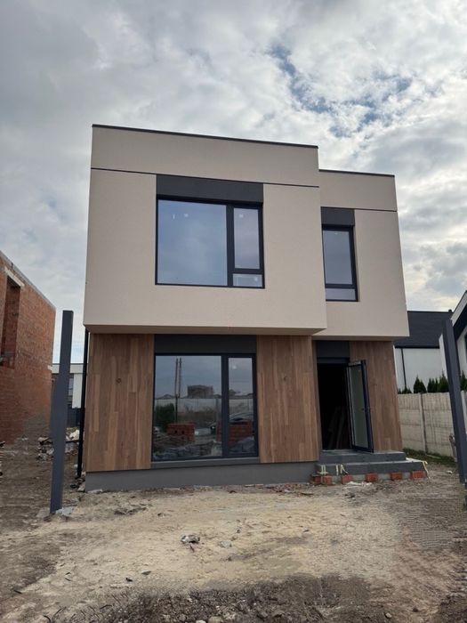 Сучасний будинок у КМ Золоті ключі