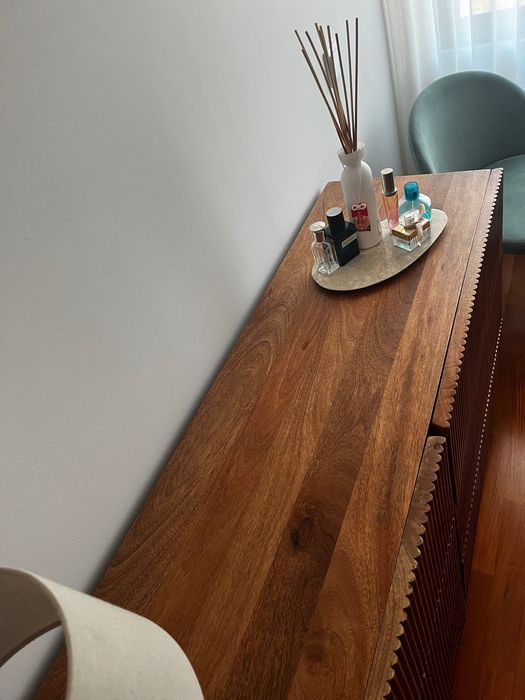 Cómoda em madeira de mangueira maciça