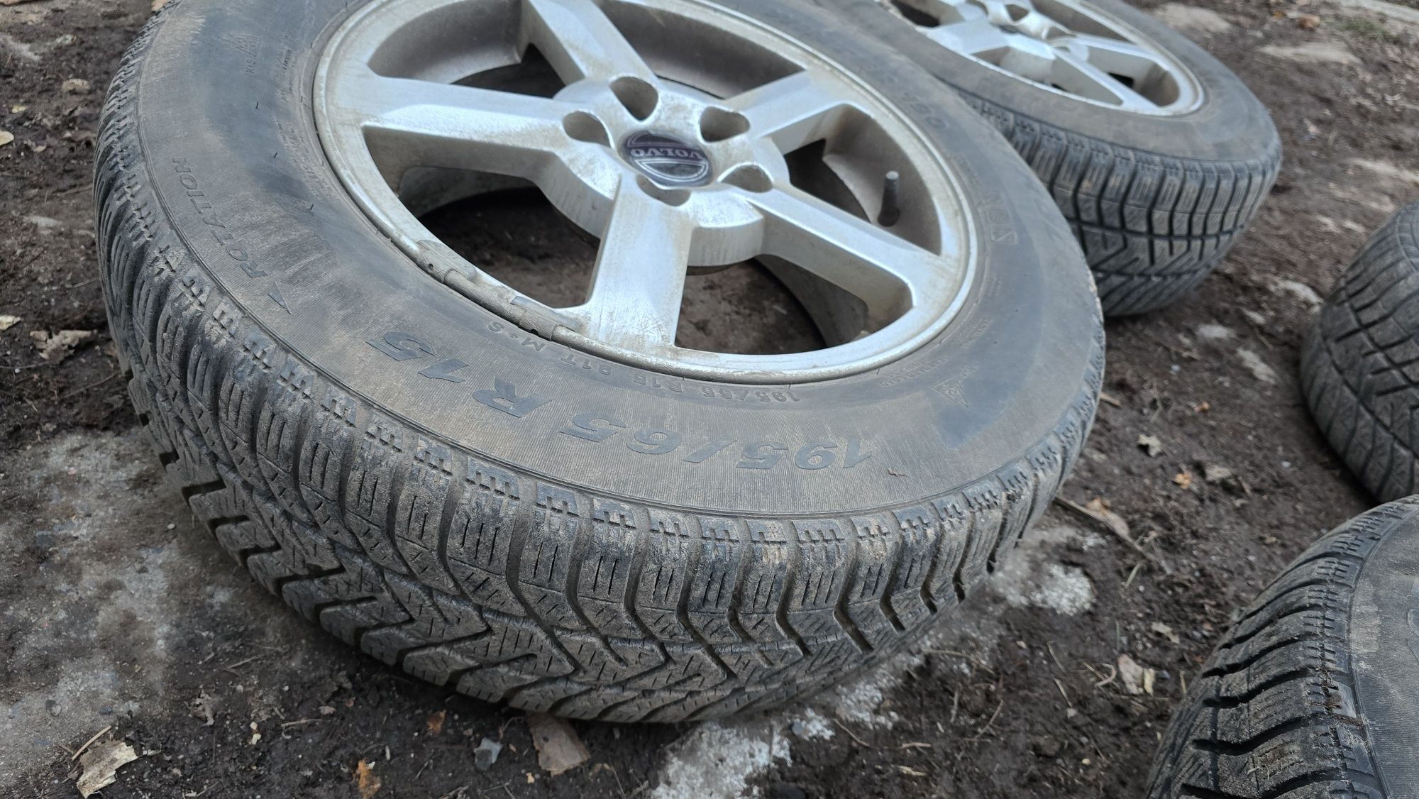 Felgi Volvo V70 oryginał Pirelli R15 195 /65 5816
