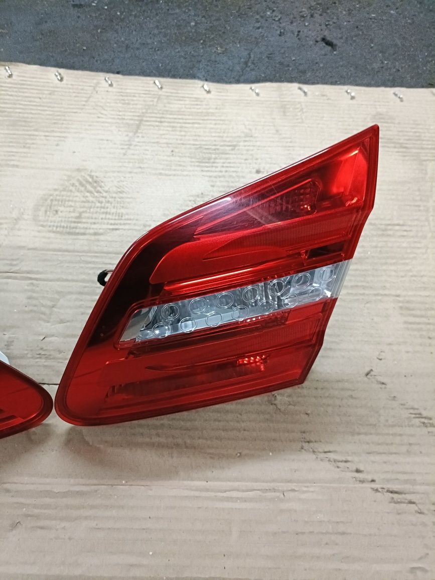 Mercedes w246 b klasa lampa w klape prawa lewa LED części
