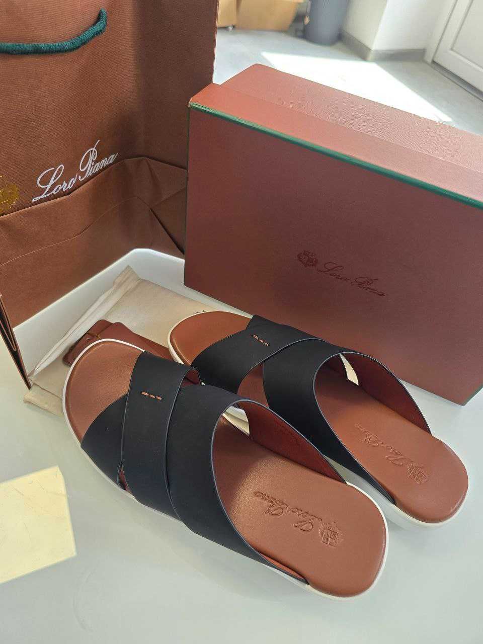 В наявності Loro Piana чоловічі Шльопанці Лоро піана, тапки шльопки