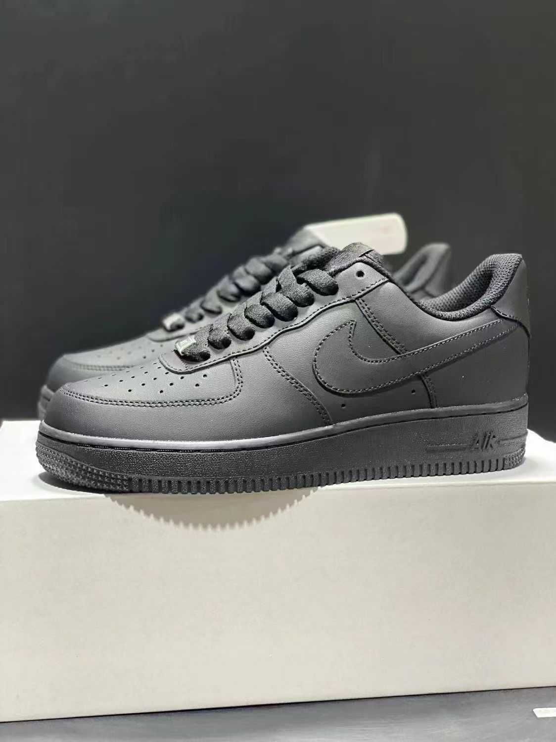 Czarne sneakersy AirForceOne r.42
