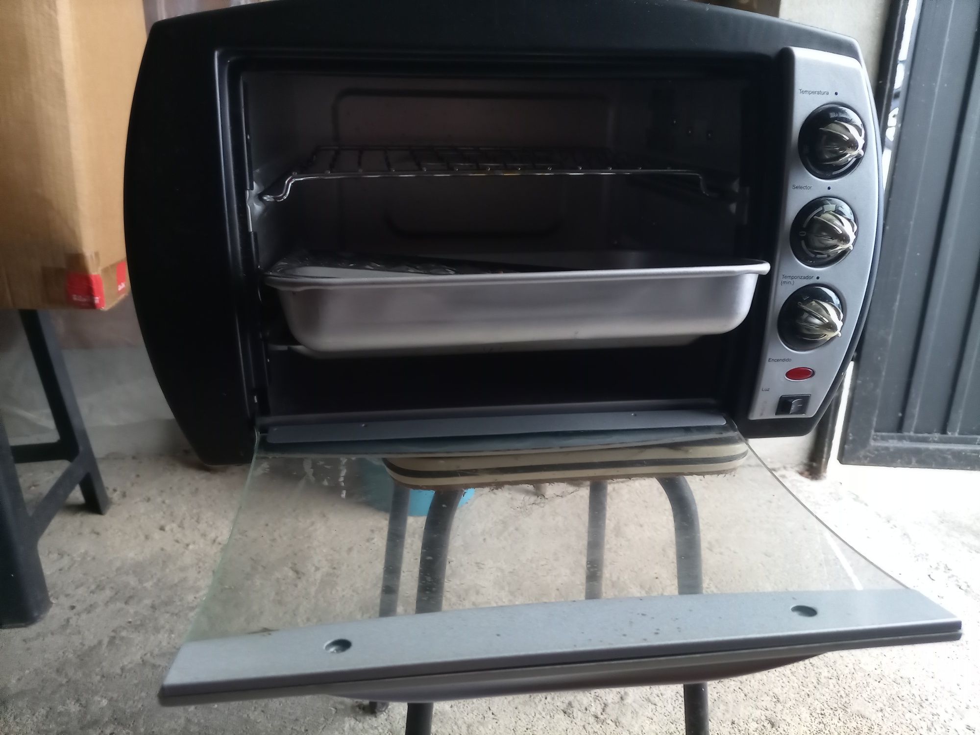 Pequeno Forno elétrico