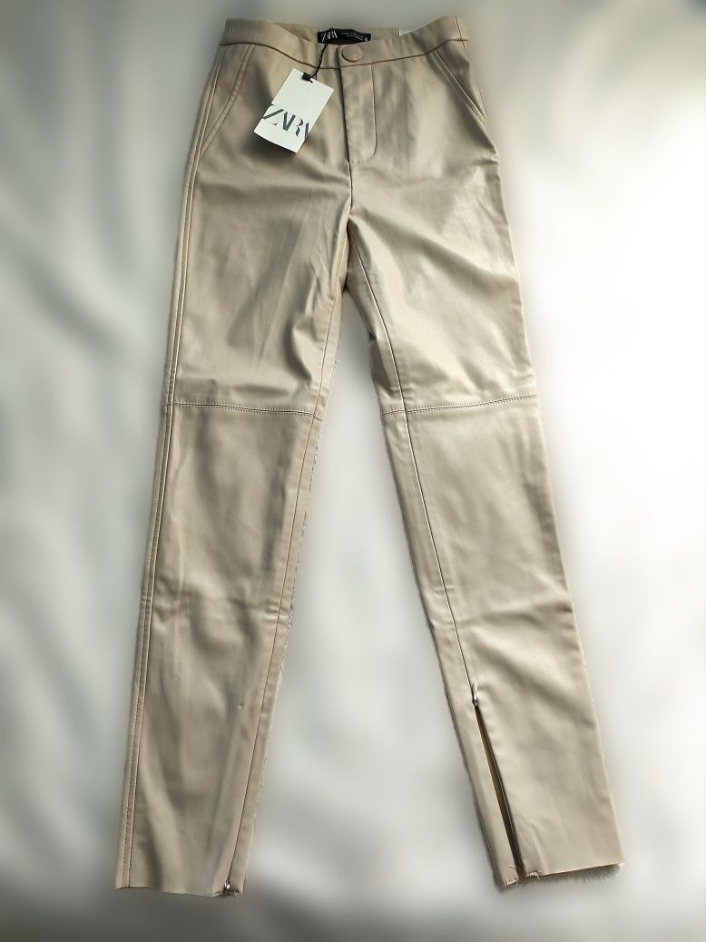 Skórkowe beżowe spodnie ZARA XS