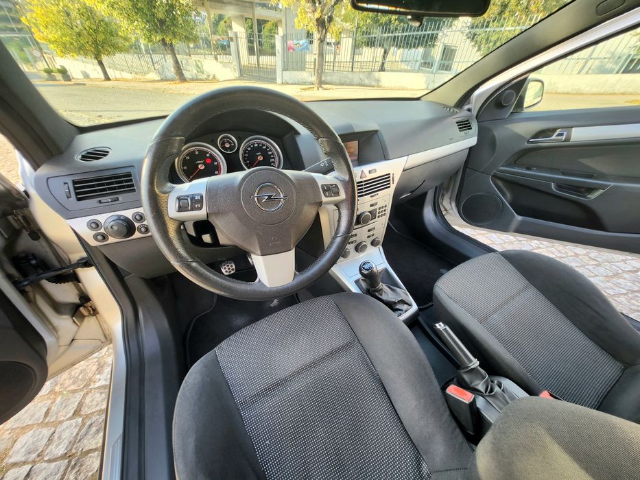 Opel Astra  GTC - Oportunidade