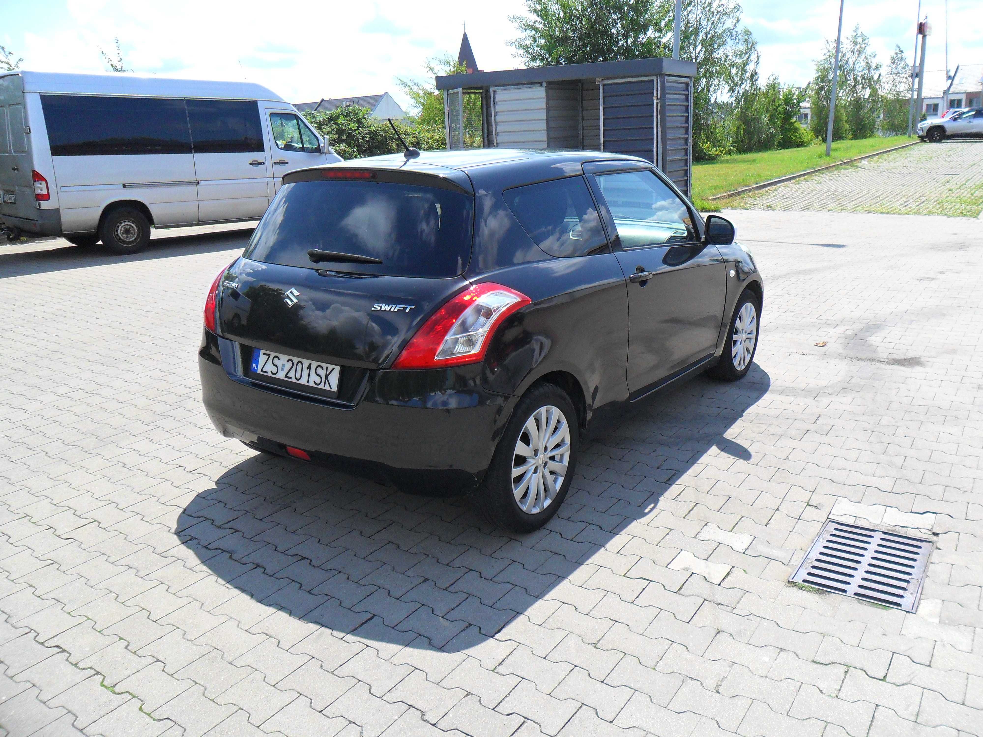 Suzuki Swift 1.3 B tempomat keyless Szyber dach Grzane fotele