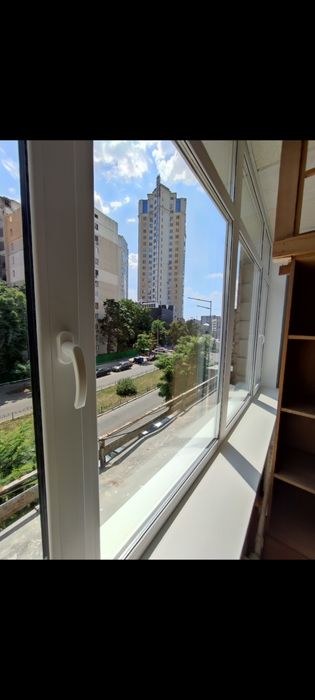 «Два офіси в одному: 70 м², метро 2 хвилини пішки!