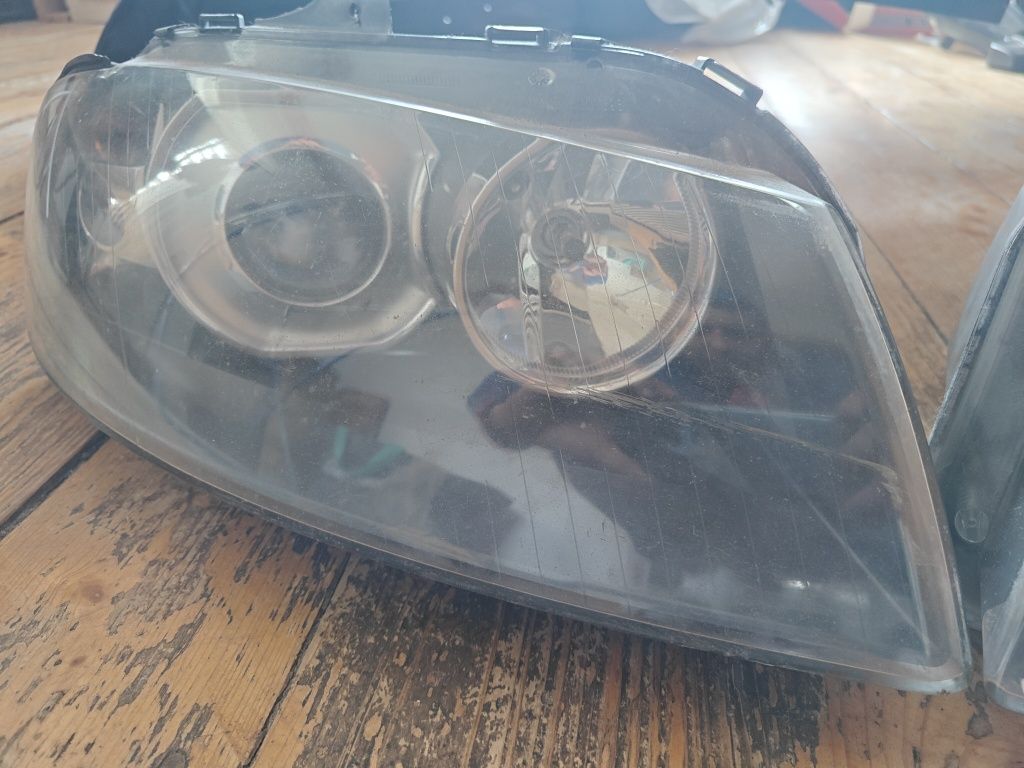 Lampy przód komplet Xenon Audi 03-08