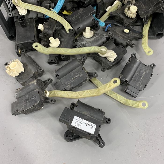 Заслонка моторчик пічки Caddy Touran привод печки