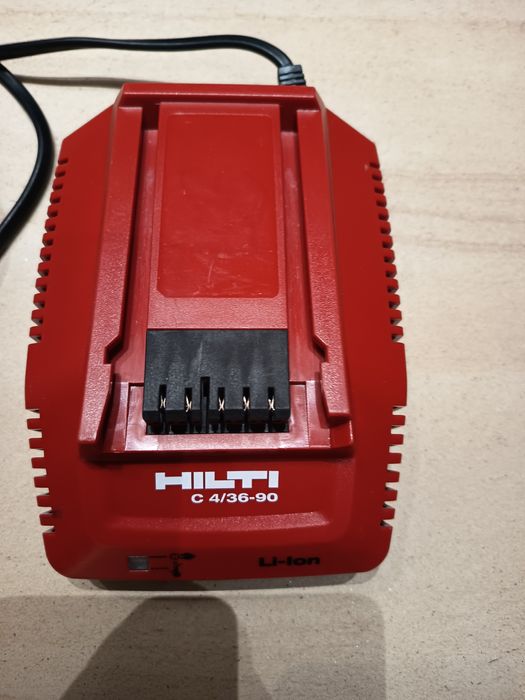 Hilti Ładowarka+Bateria