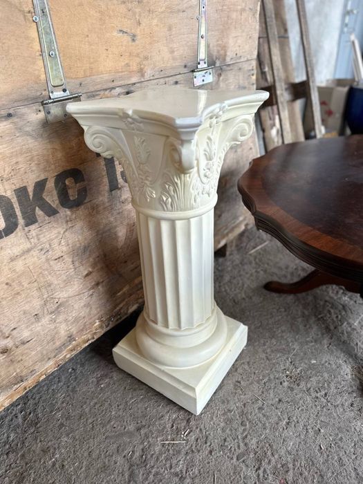 Колона, підставка