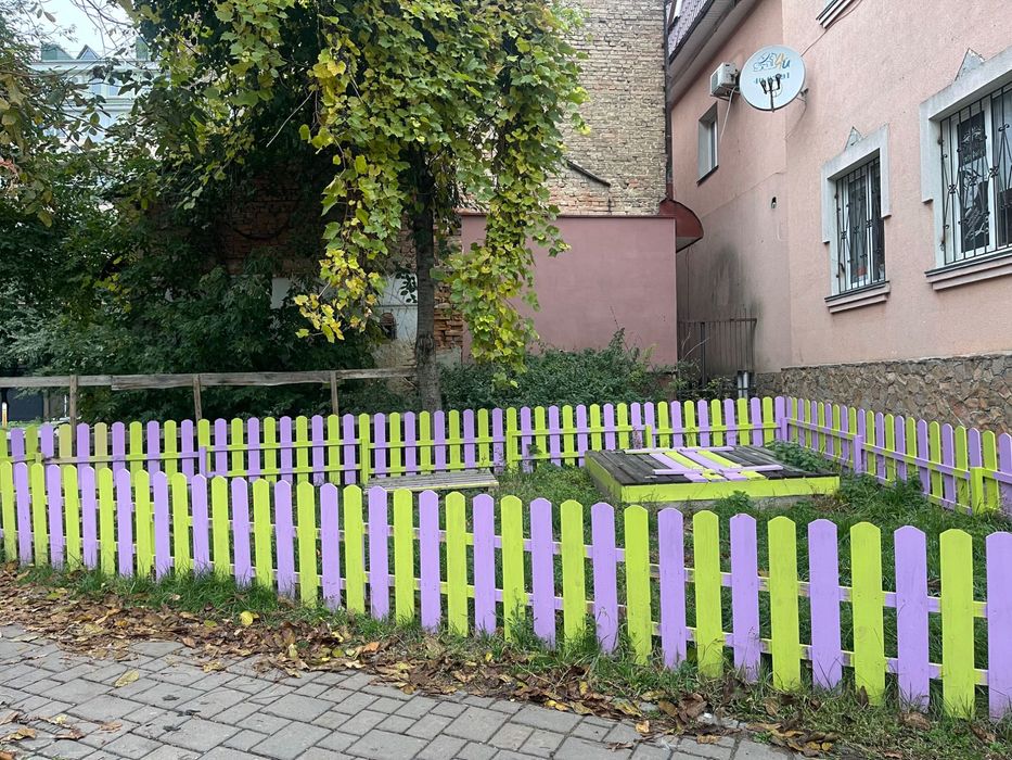 Деревʼяний заборчик