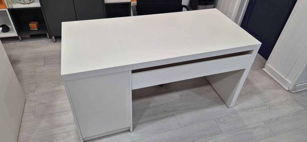 Secretaria de escritorio branca do ikea 140x65cm com modulo gavetas do