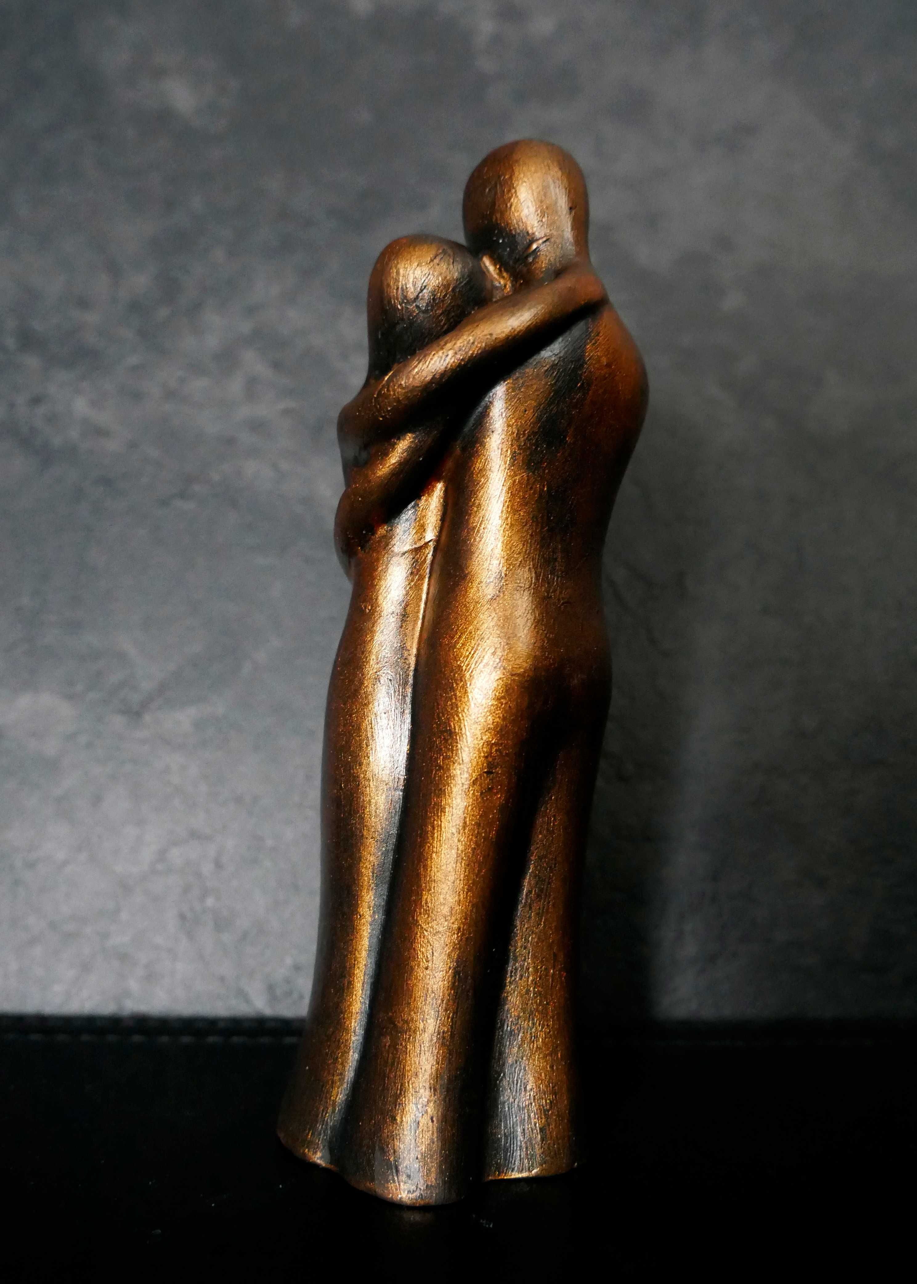 Rzeźba z gipsu, Przytul Mnie, złota, wys. 14,6 cm