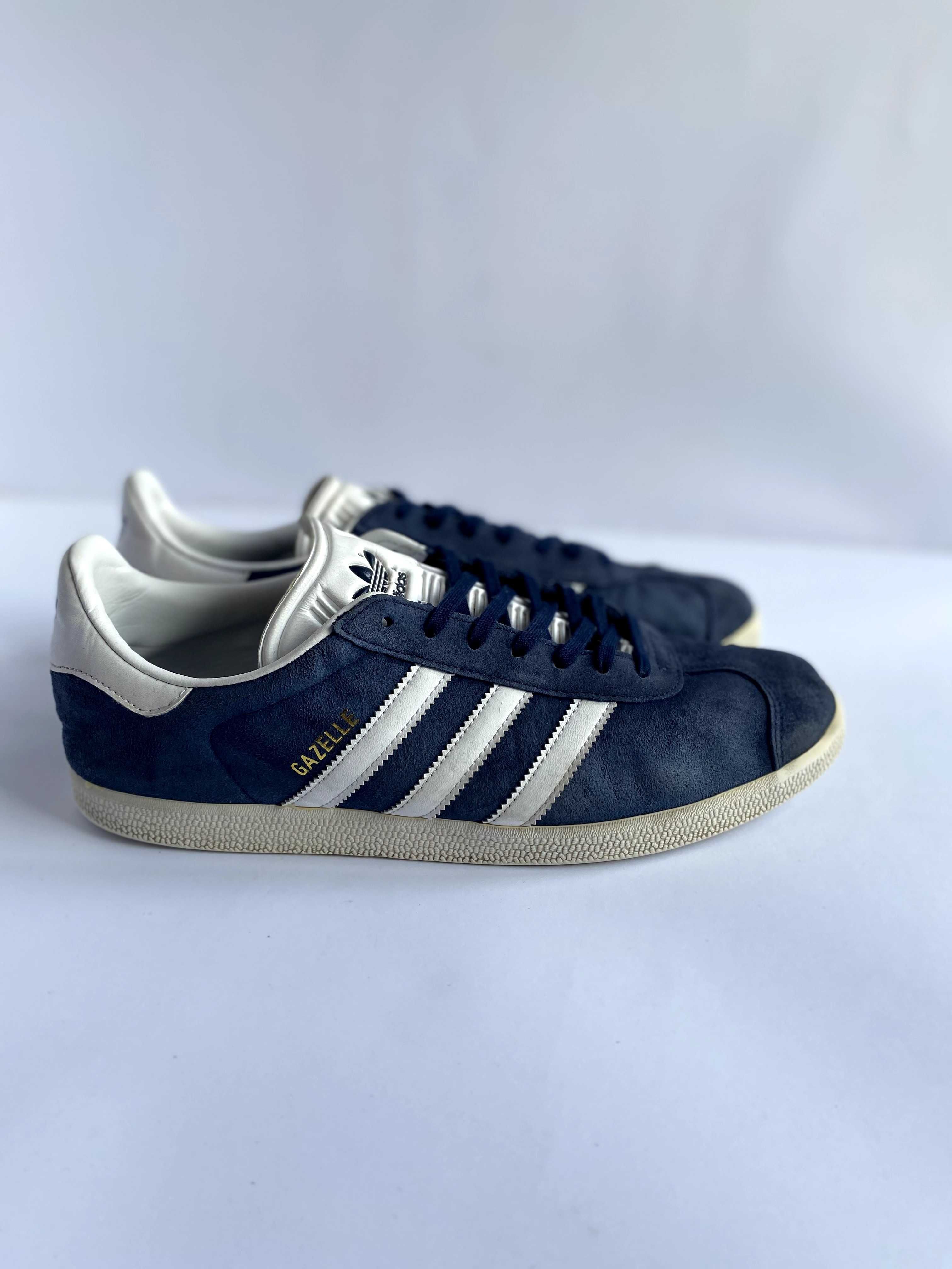 Продам замшевые кроссовки Adidas original