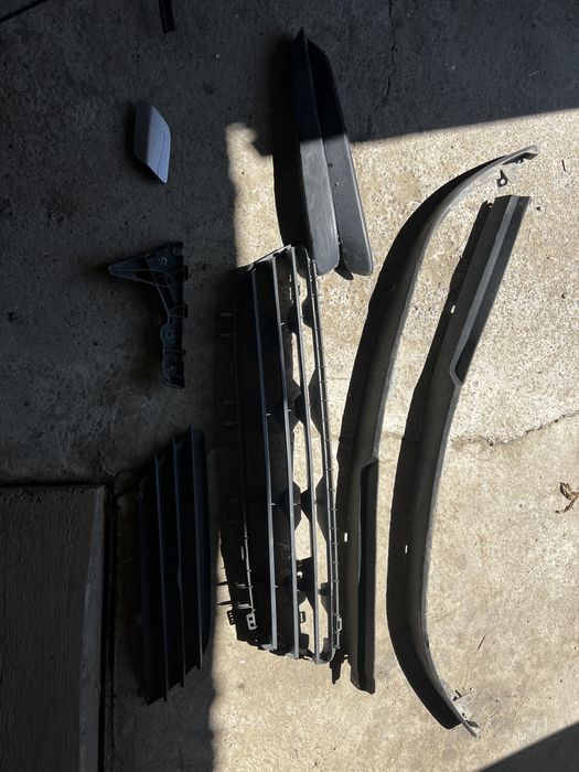 Запчастини бампера Астра Н 2005 Губа