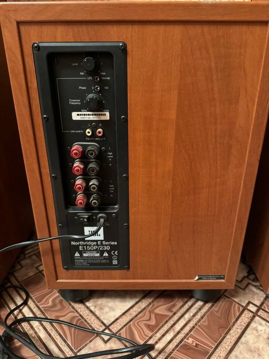 Акустика JBL E60