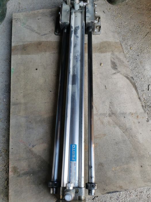 Siłownik pneumatyczny DNU-40-500-PPV-A