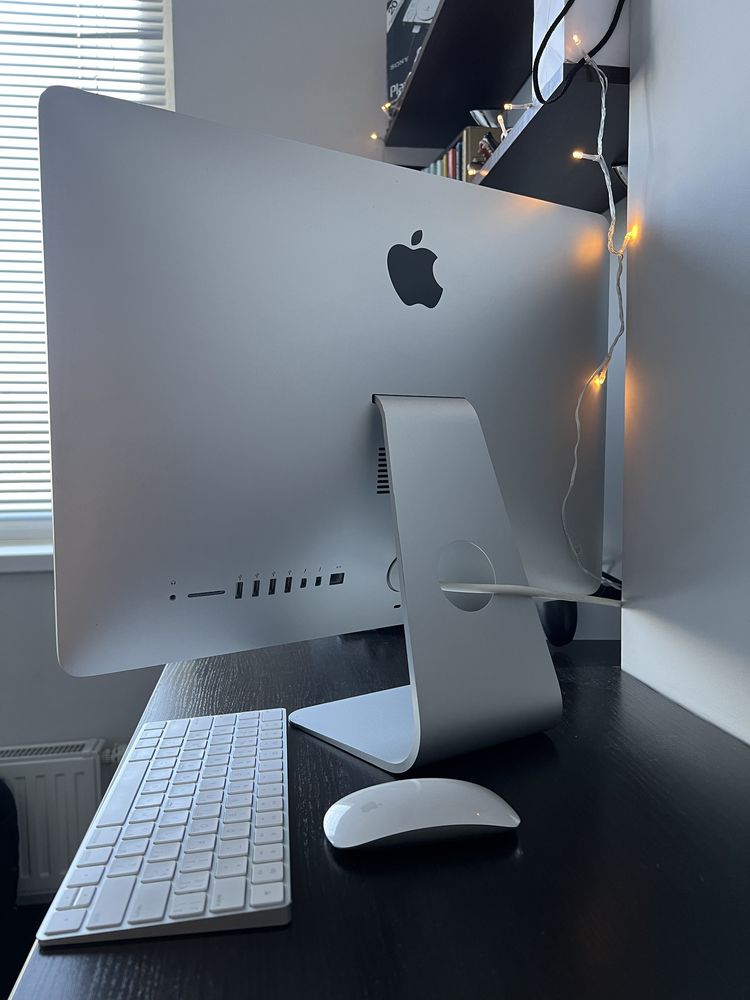 Apple iMac (21.5-inch, Late 2015)