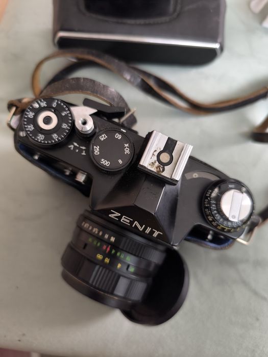 Aparat analogowy Zenit 11 plus obiektyw Helios 44m-4 58mm f/2 – retro