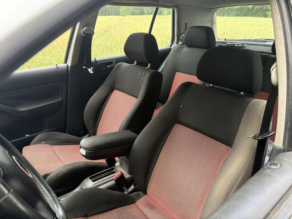 Volkswagen Golf 2,3 v5