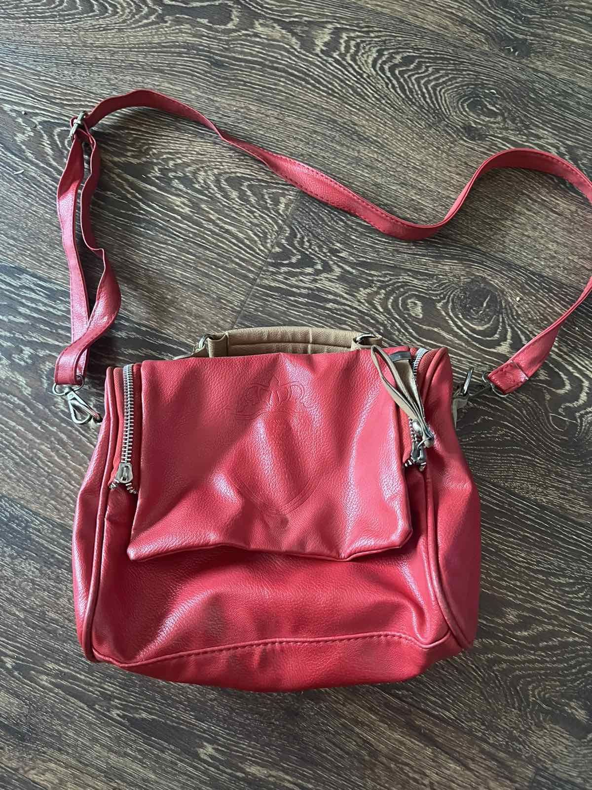 Красная женская сумка