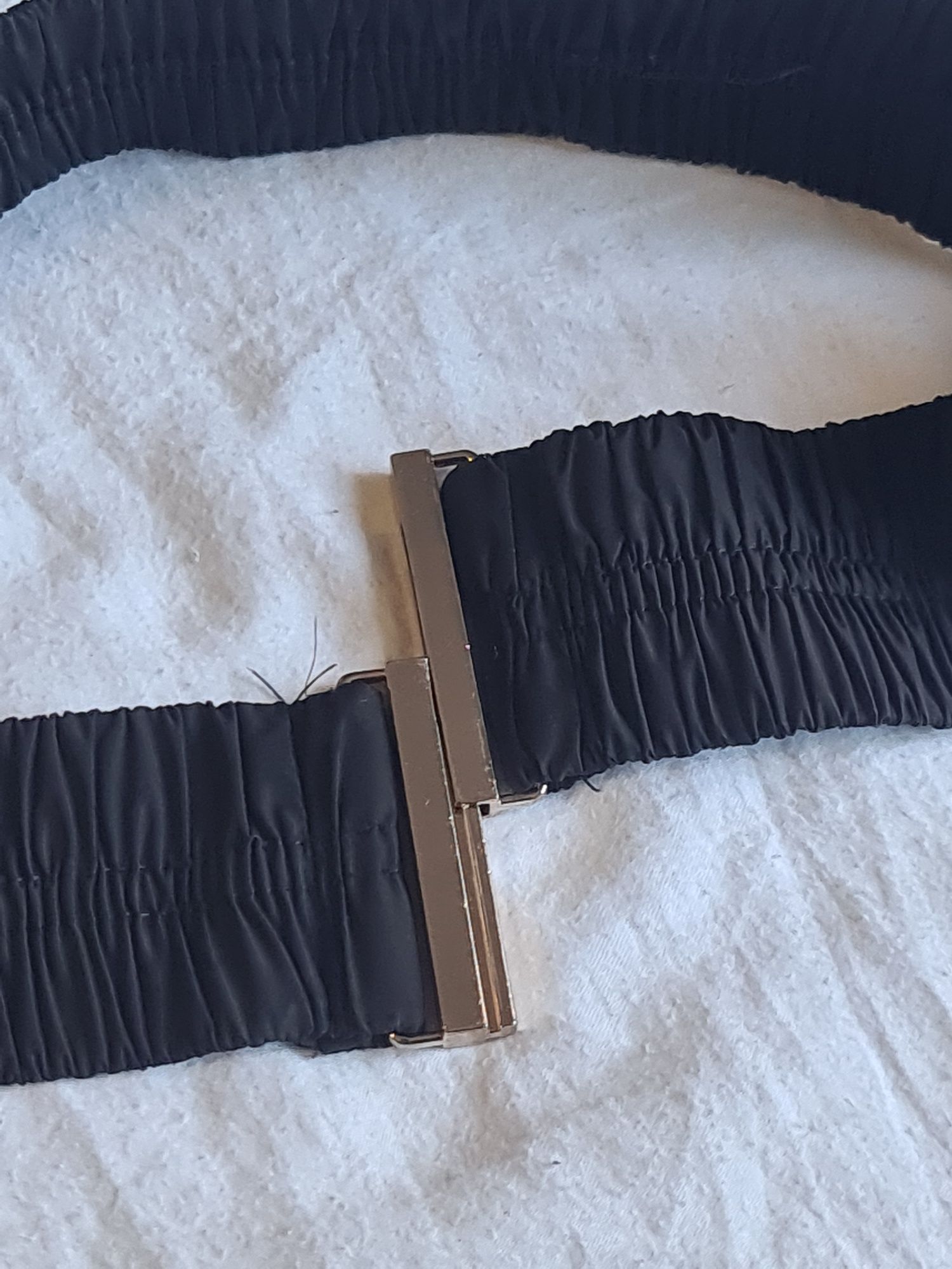 Cinto Elástico Preto com Fecho Metálico — Bom Estado