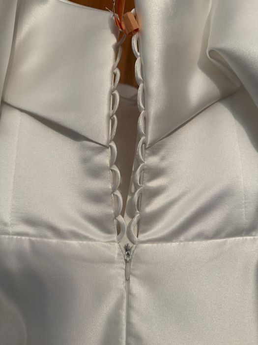 Весільна сукня міді