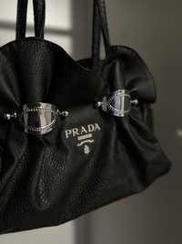 Вінтажна чорна сумка від Prada