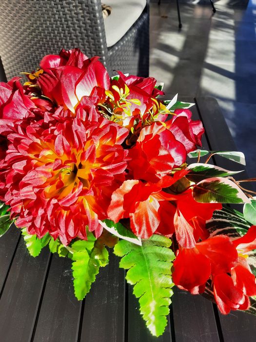 Komplet nagrobny w czerwieni, stroik i bukiet na cmentarz,Super cena