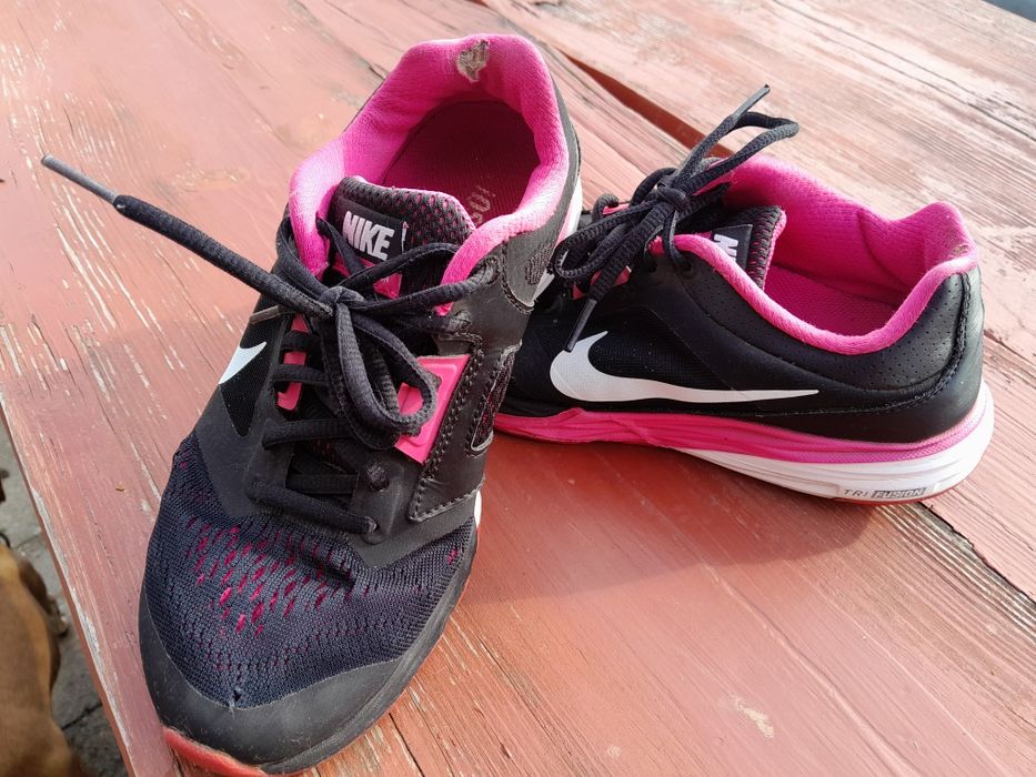 Czarno różowe buty Nike trofushion Run 37.5