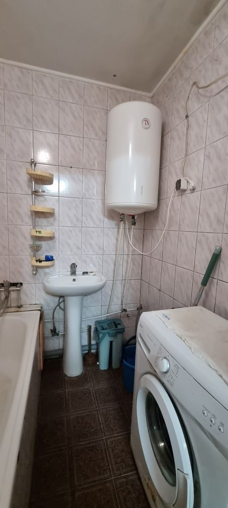 Оренда двокімнатної квартири в місті Херсон . Перший поверх.