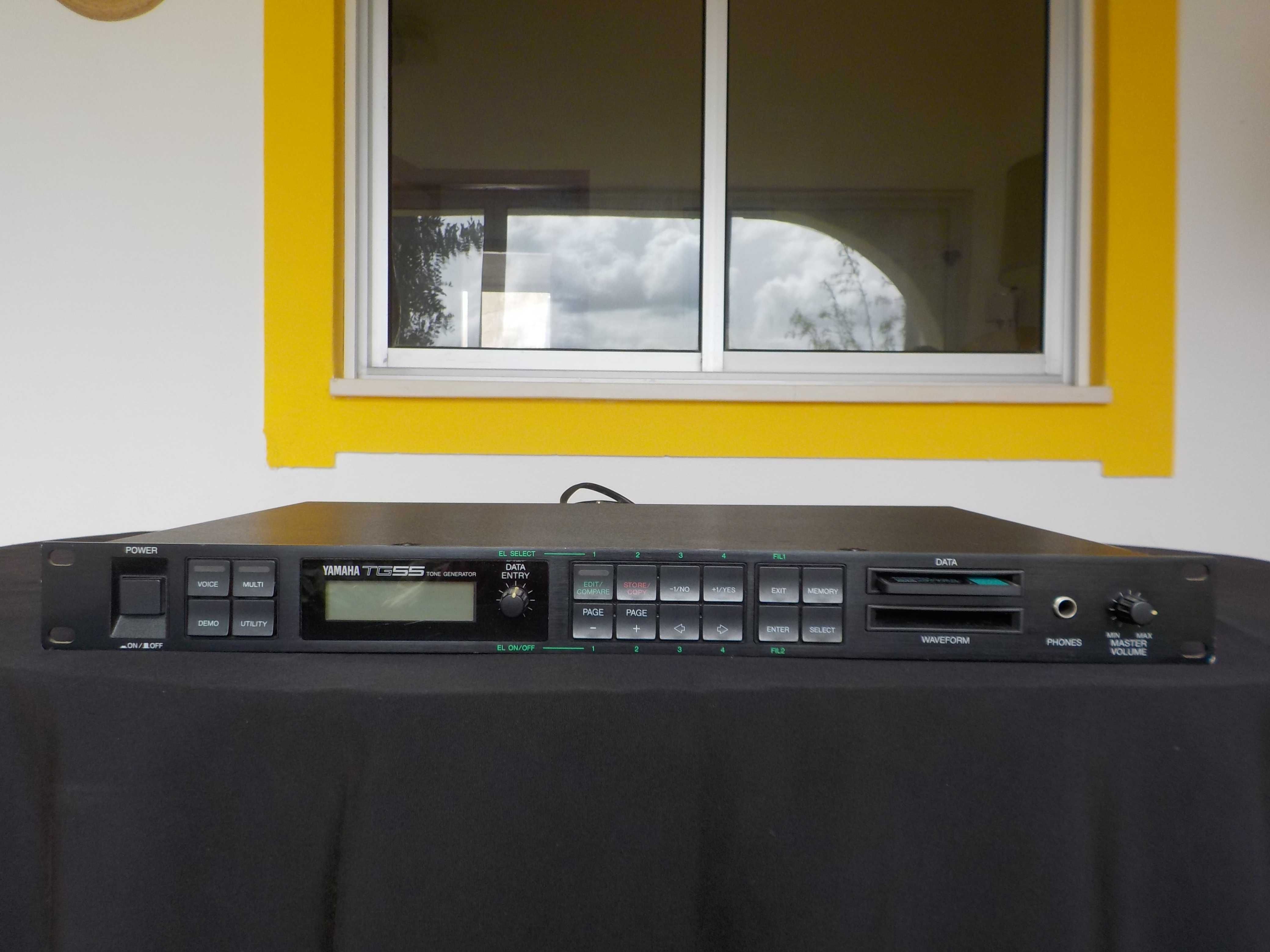 Yamaha TG 55 Tone Generator FM Synth Workstation