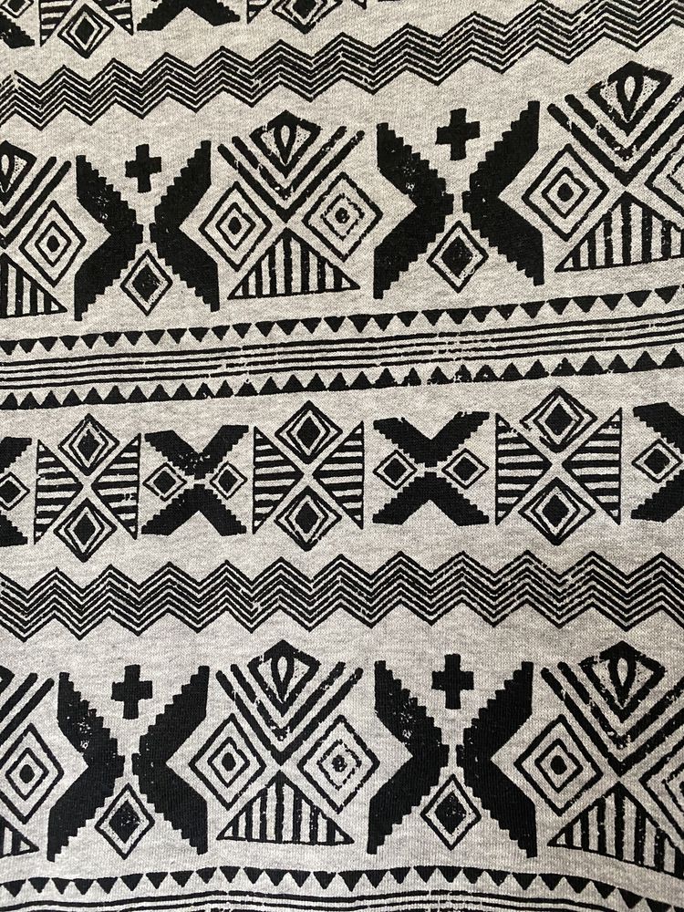 Szara mini sukienka w aztecki wzór H&M