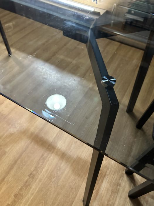 Elegancki szklany stół