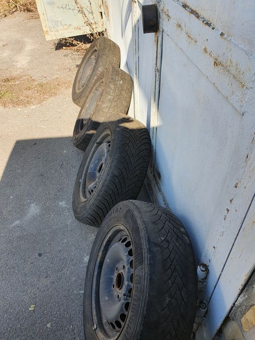 Продам зимнюю резину вместе с дисками 195/65 R15