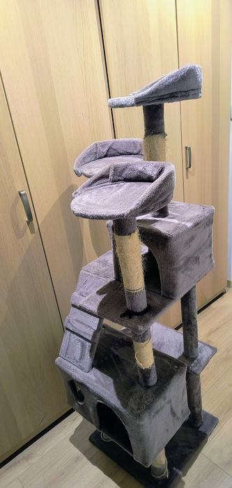 Drapak-domek dla kota