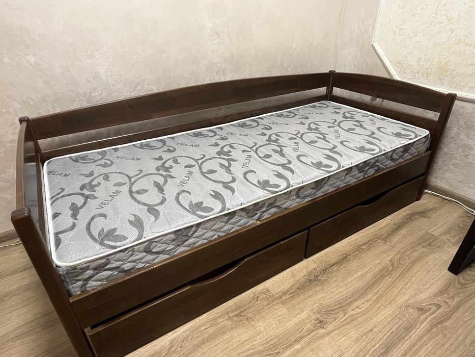 Продам односпальне ліжко .Ціна 5500 грн