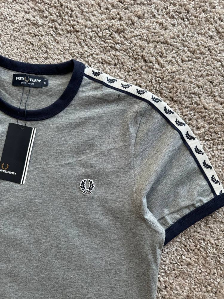 Футболка Fred Perry з лампасами