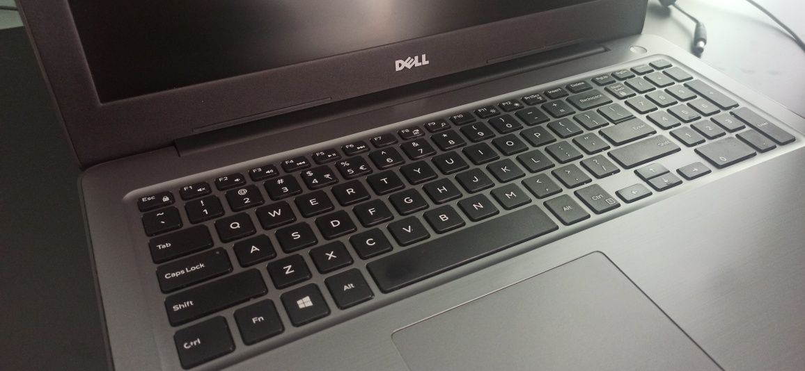 LAPTOP DELL INSPIRON 5567 15.6”  I7-7500U 8 GB RAM 256 GB SSD