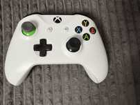 Pad xbox one bialy
