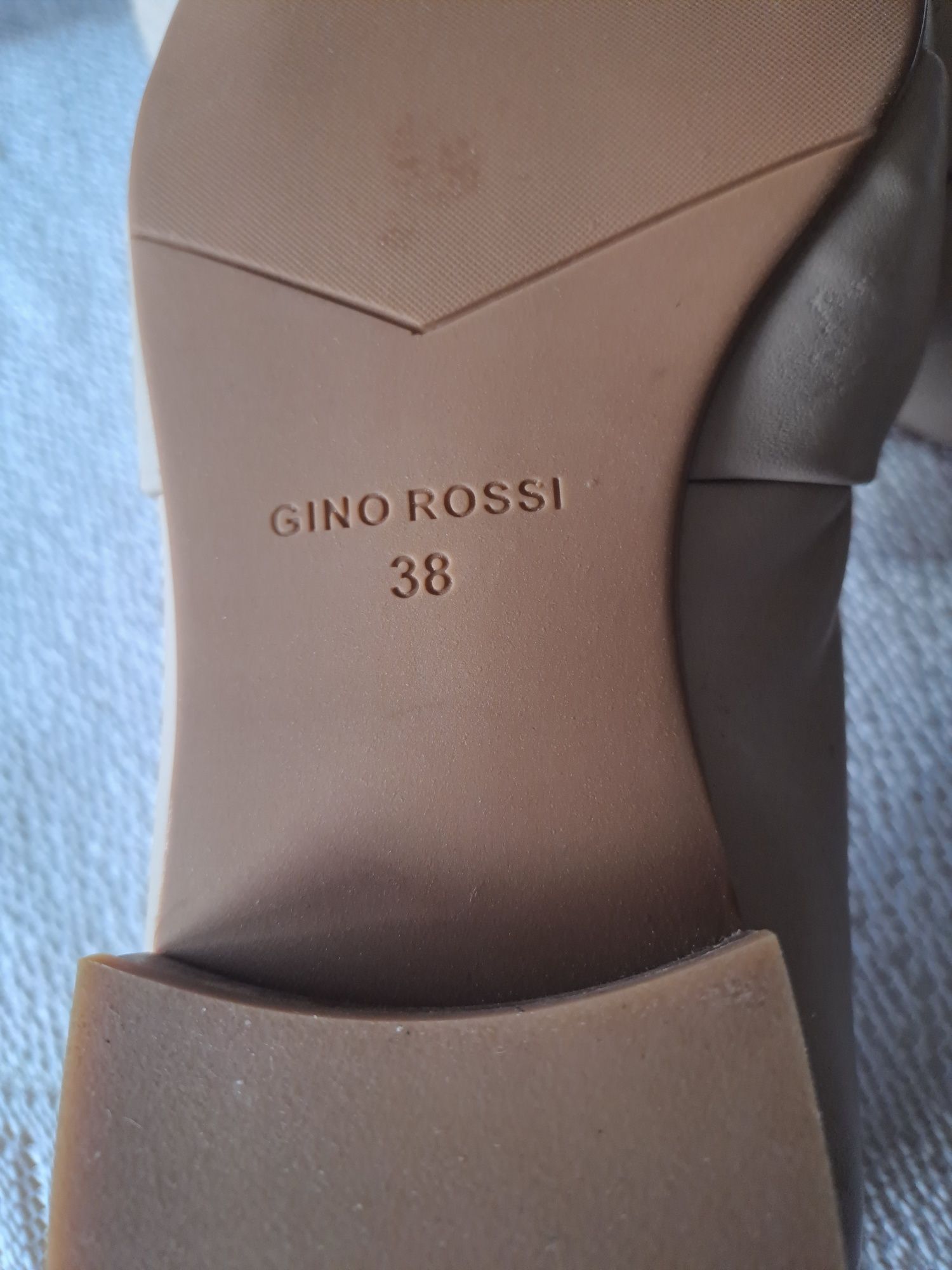 Buty wsuwane damskie Gino Rossi