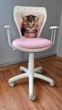 Krzesło obrotowe z kotkiem