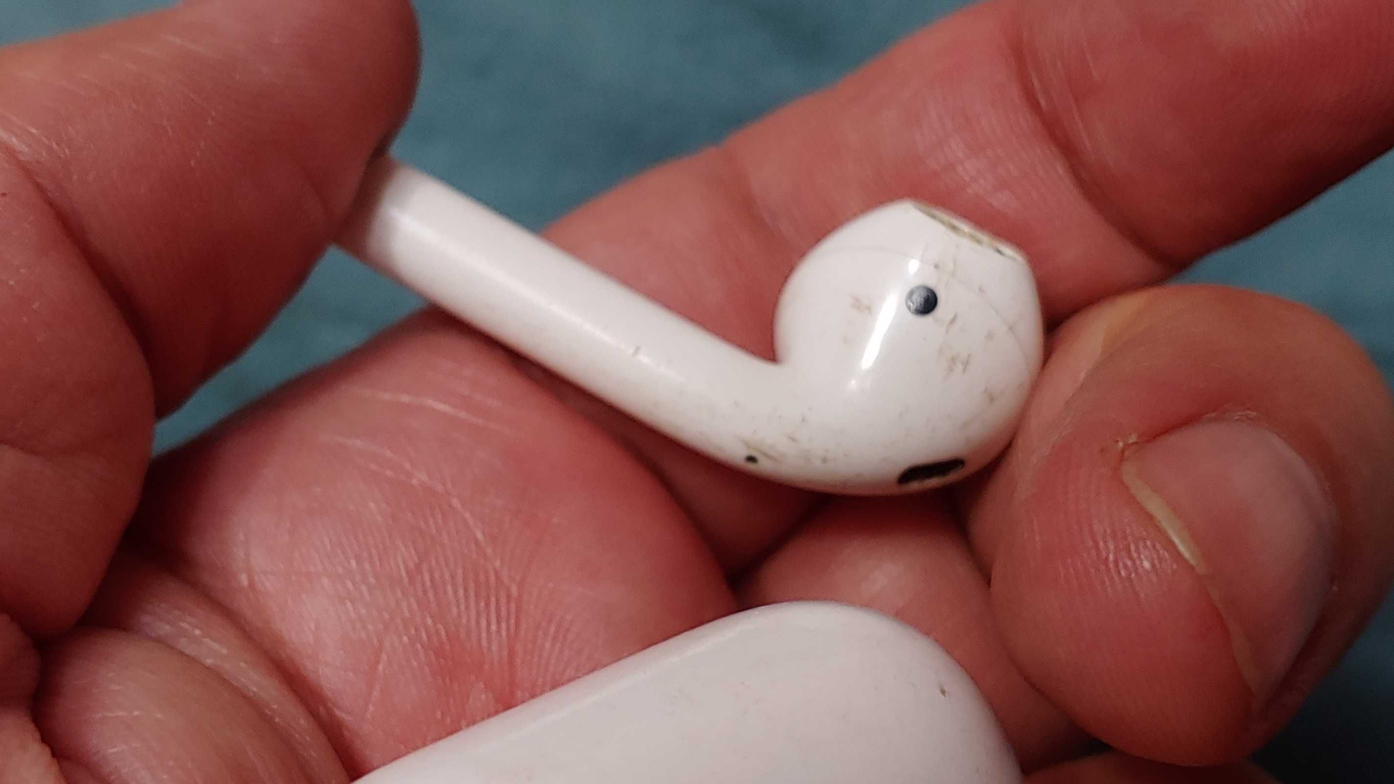 Наушник Apple AirPods+Charging Case.некомплект!!