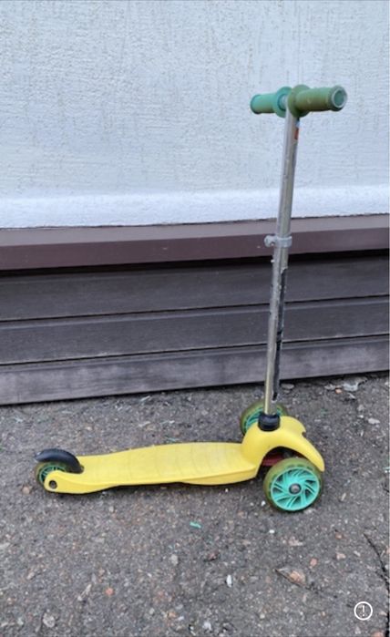 Самокат дитячий жовтий