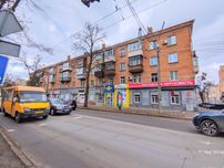 Комерційне приміщення в Центрі Міста. (2 Фасадних входи, 3 Вікна)