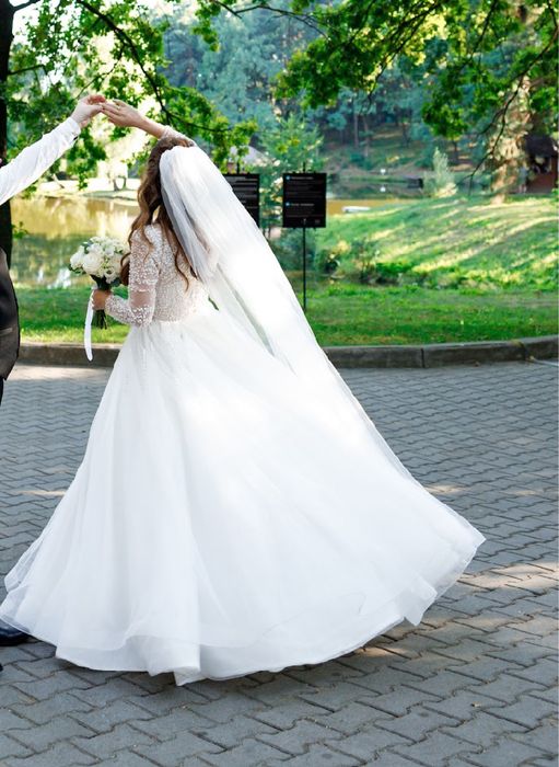 Продаю весільну сукню