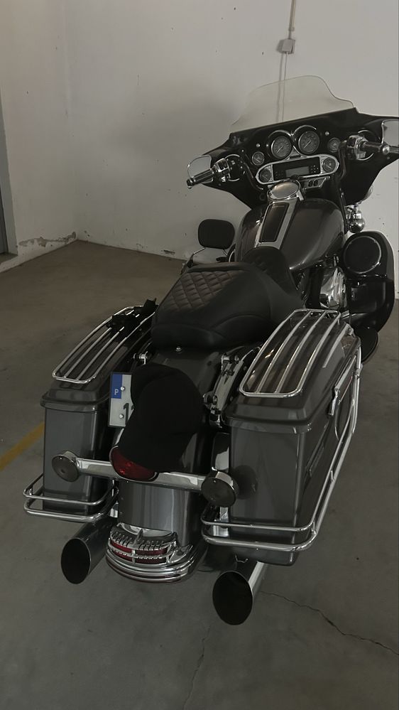 Harley Davidson electra glide flhtk