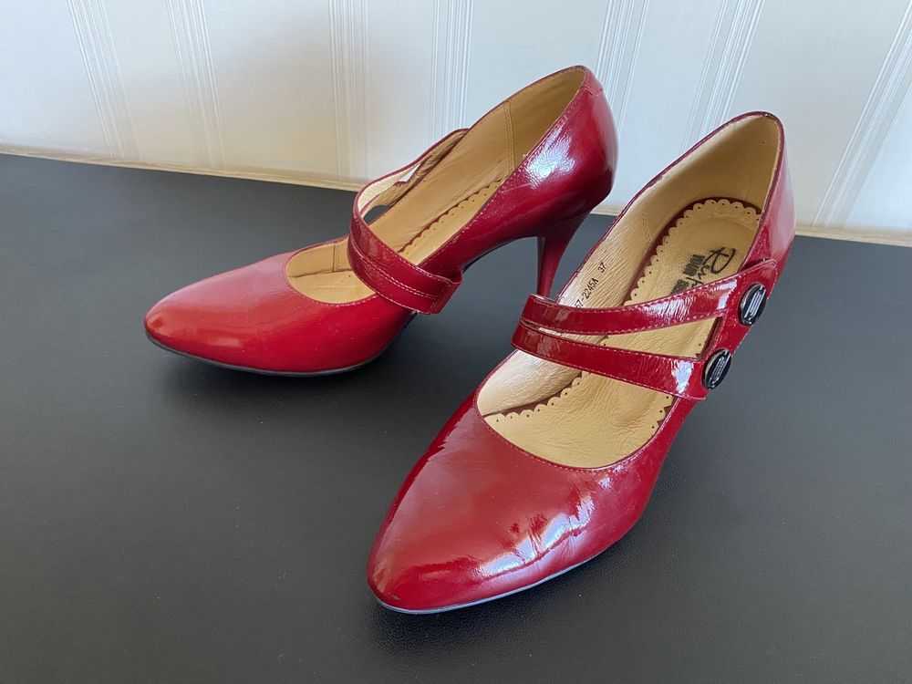 Жіночі туфлі RESPECT р.37, червоні шкіряні лаковані