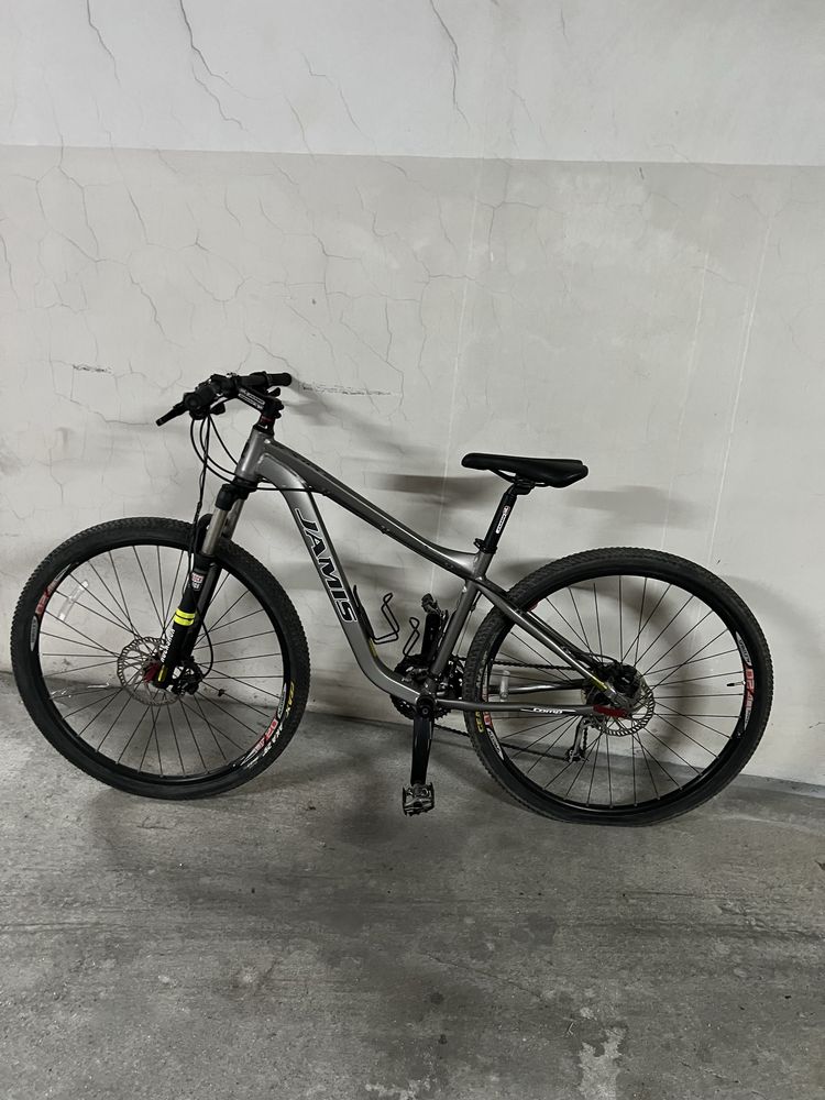 Vendo bicicleta JAMIS BTT - Rigorosamente nova.
